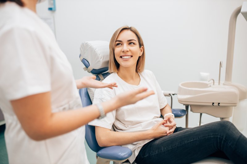 patient speaking to dentist about having tooth extracted